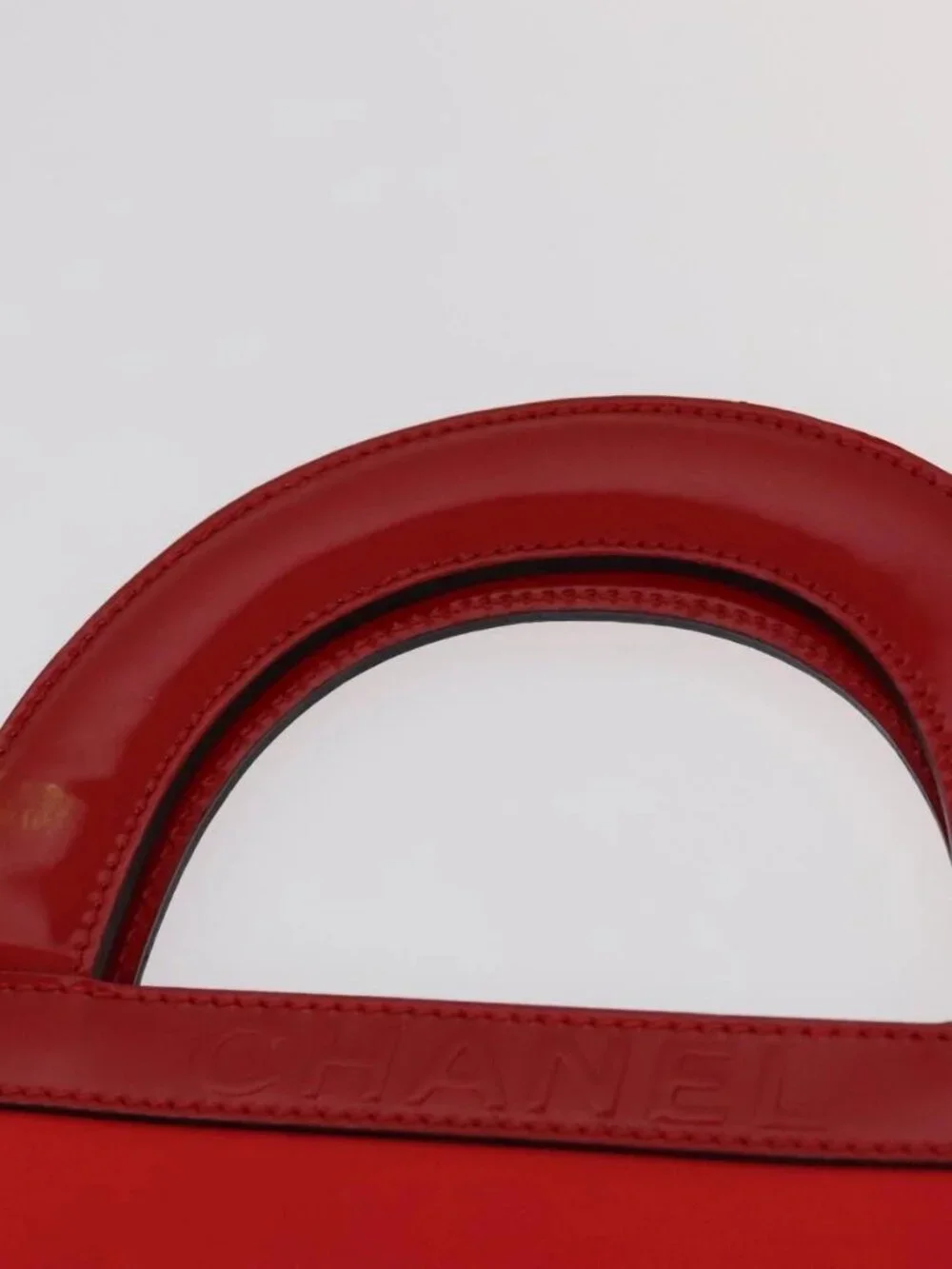 CHANEL brand	chanel color	red